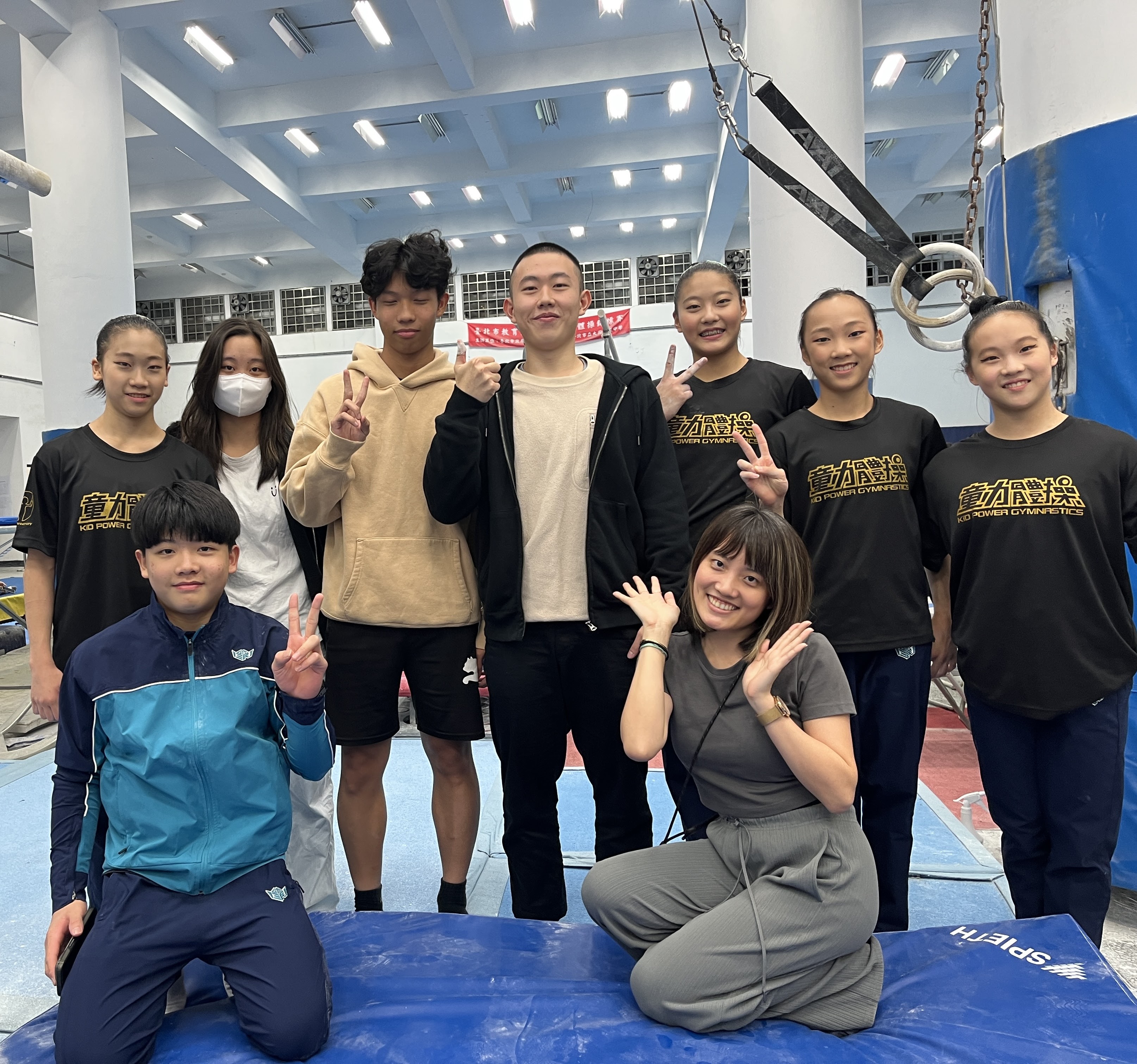 img5廖奕淳、楊可玟、趙品姸、吳彧之同學參加臺北市113學年度教育盃中小學競技體操錦標賽榮獲高中女子組成隊第一名